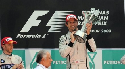 Jenson Button na podium GP Malezji /AFP