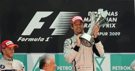 Jenson Button na podium GP Malezji /AFP