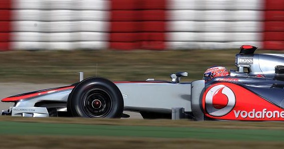 Jenson Button podczas testów na Circuit de Catalunya /AFP