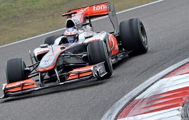 Jenson Button prowadzi w klasyfikacji MŚ kierowców /AFP