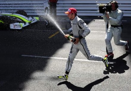 Jenson Button również w ojczyźnie będzie chciał otworzyć szampana /AFP