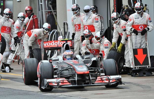 Jenson Button w pit stopie /AFP