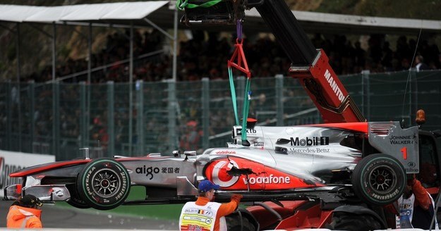Jenson Button zakończył wyścig o GP Belgii wypadkiem z Sebastianem Vettelem /AFP