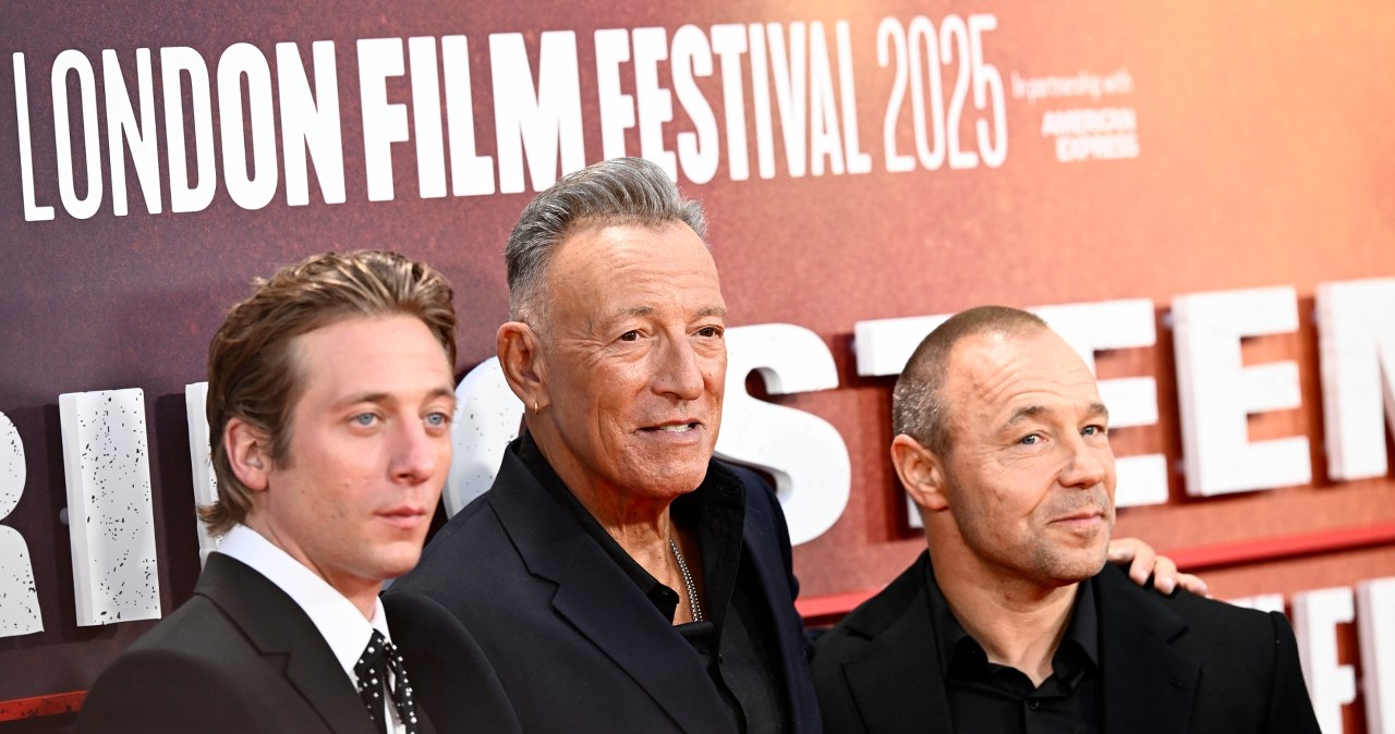 Jeremy Allen White, Bruce Springsteen i Stephen Graham na pokazie filmu "Springsteen: Ocal mnie od nicości" /Gareth Cattermole /Getty Images