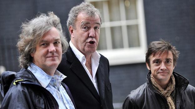 Jeremy Clarkson w towarzystwie kolegów z "Top Gear" - fot . Andy Rain /PAP/EPA