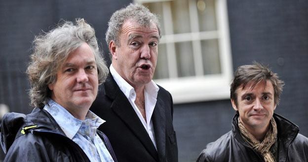 Jeremy Clarkson w towarzystwie kolegów z "Top Gear" - fot . Andy Rain /PAP/EPA