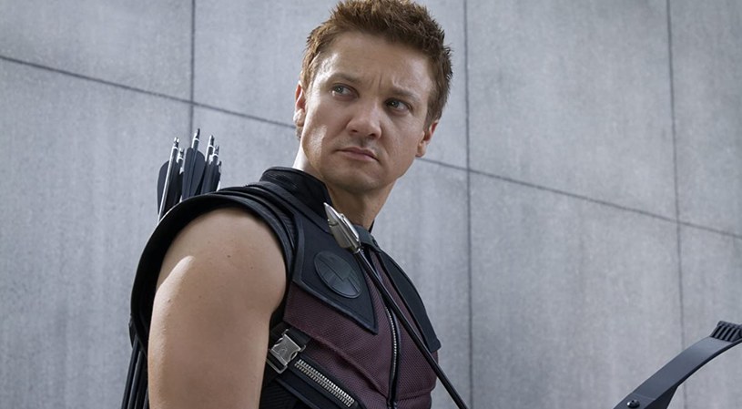 Jeremy Renner jako Hawkeye w filmie "Avengers" /materiały prasowe