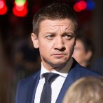 Jeremy Renner pokazał, jak przebiega jego rehabilitacja po makabrycznym wypadku. Kiedy gwiazdor wróci na ekrany?