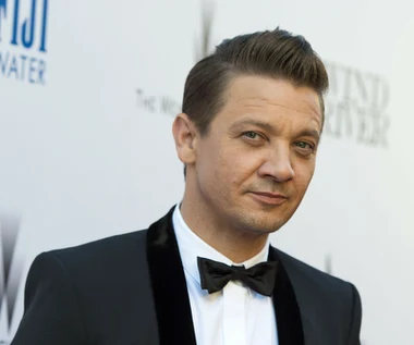 Jeremy Renner tańczy o lasce. Kilka tygodni temu walczył o życie