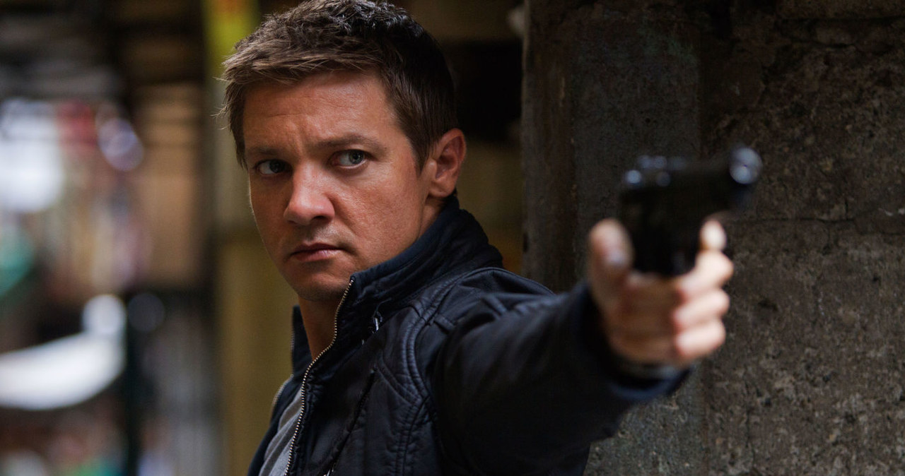 Jeremy Renner w filmie "Dziedzictwo Bourne'a" /materiały dystrybutora