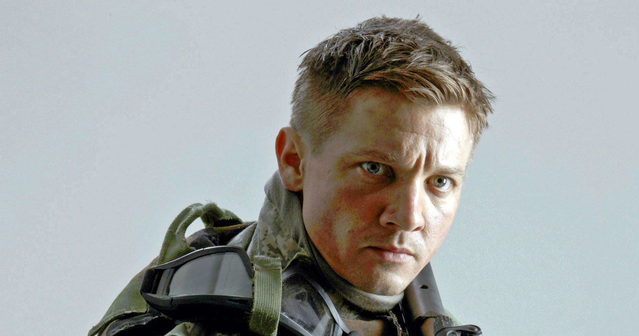 Jeremy Renner w filmie "The Hurt Locker - W pułapce wojny" /East News