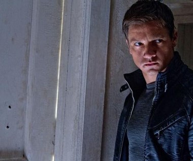 Jeremy Renner w scenie z filmu "Dziedzictwo Bourne'a"