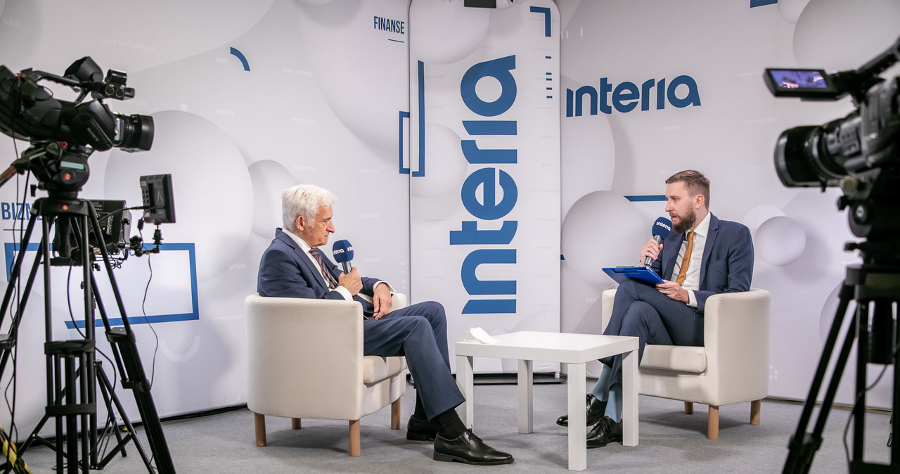 Jerzy Buzek, były premier, poseł do Parlamentu Europejskiego w studiu Interii /Fot. Ireneusz Rek /INTERIA.PL