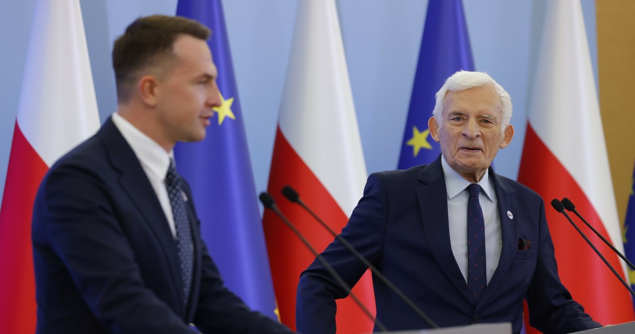 Jerzy Buzek doradcą na czas polskiej prezydencji w UE /Filip Naumienko/REPORTER /Reporter