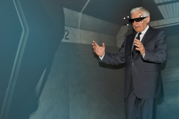 Jerzy Buzek w jaskini 3D /materiały prasowe