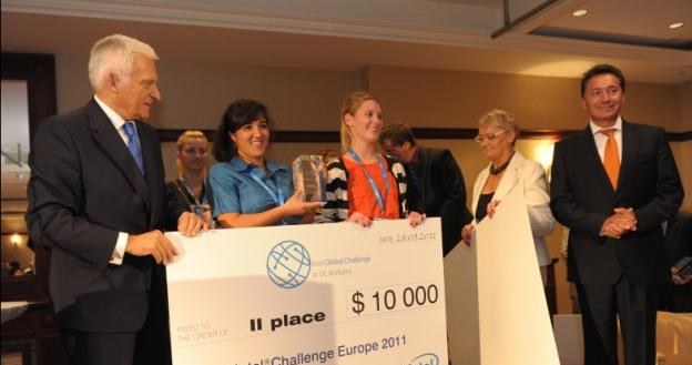 Jerzy Buzek wręczał nagrody podczas finału  Intel Business Challenge Europe 2011 w Spocie /materiały prasowe