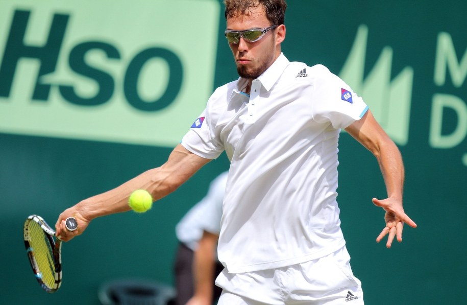Janowicz kreczował. Kontuzja stopy?