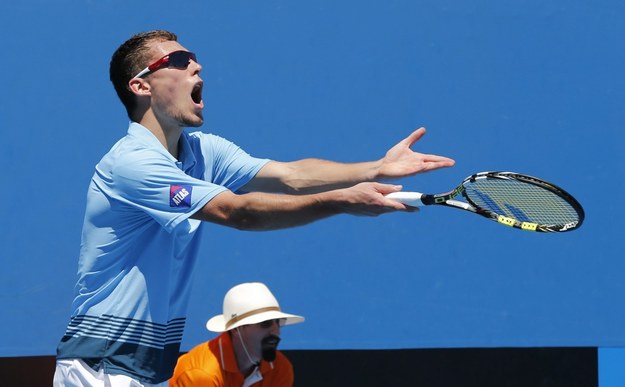 Jerzy Janowicz podczas meczu trzeciej rundy Australian Open głośno komentował decyzje sędziów /BARBARA WALTON /PAP/EPA