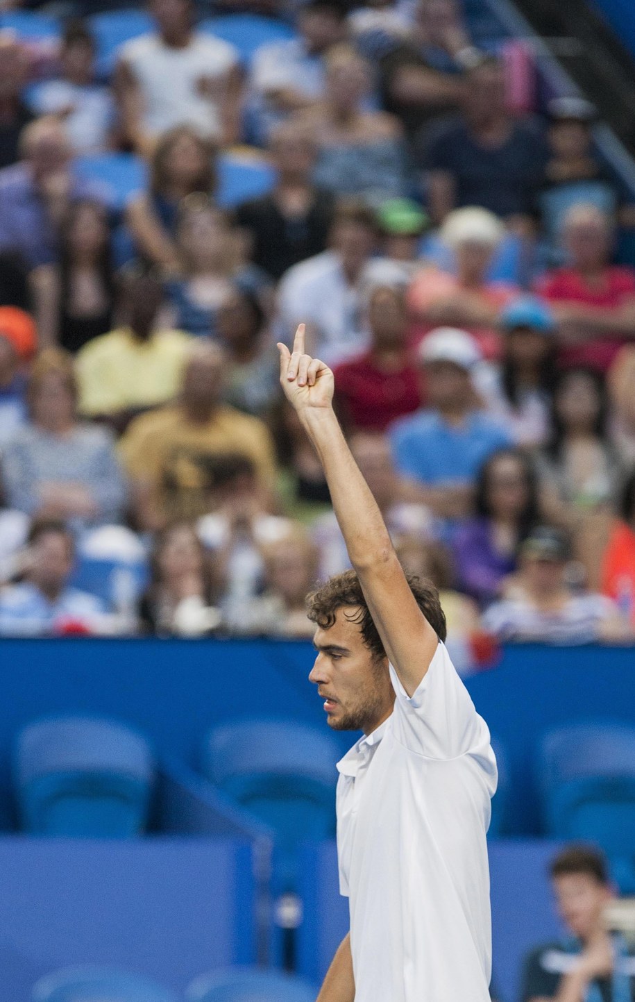 Jerzy Janowicz w czasie meczu z Johnem Isnerem /TONY MCDONOUGH    /PAP/EPA