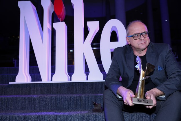 Cintura Organo perder Nagroda Literacka Nike 2022: Jerzy Jarniewicz nagrodzony za "Mondo cane" -  RMF 24