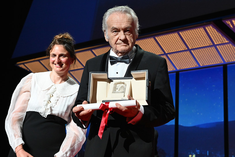 Jerzy Skolimowski odbiera nagrodę w Cannes. /Stephane Cardinale /Getty Images