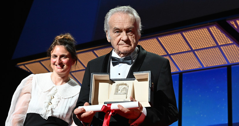 Jerzy Skolimowski odbiera nagrodę w Cannes. /Stephane Cardinale /Getty Images