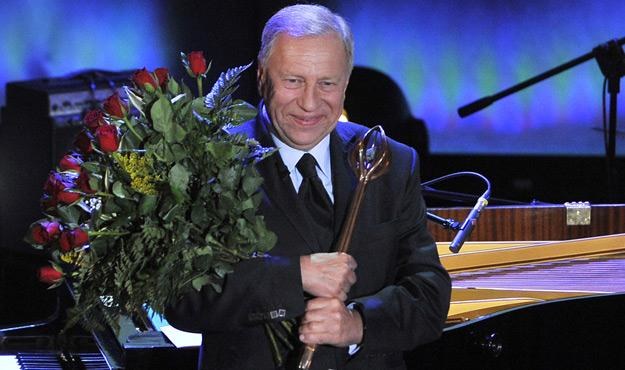 Jerzy Stuhr ze Złotym Berłem, nagrodą Fundacji Kultury Polskiej /AKPA