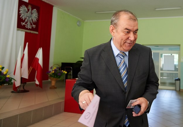 Jerzy Wilk podczas głosowania /Adam Warżawa /PAP