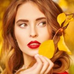 Jesień nie musi być szara. Makijaż, który przywraca energię skórze i twarzy