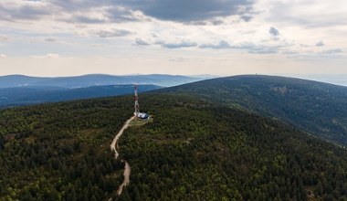 Jesień w Sudetach jak z pocztówki. Na tym szlaku poradzi sobie każdy 