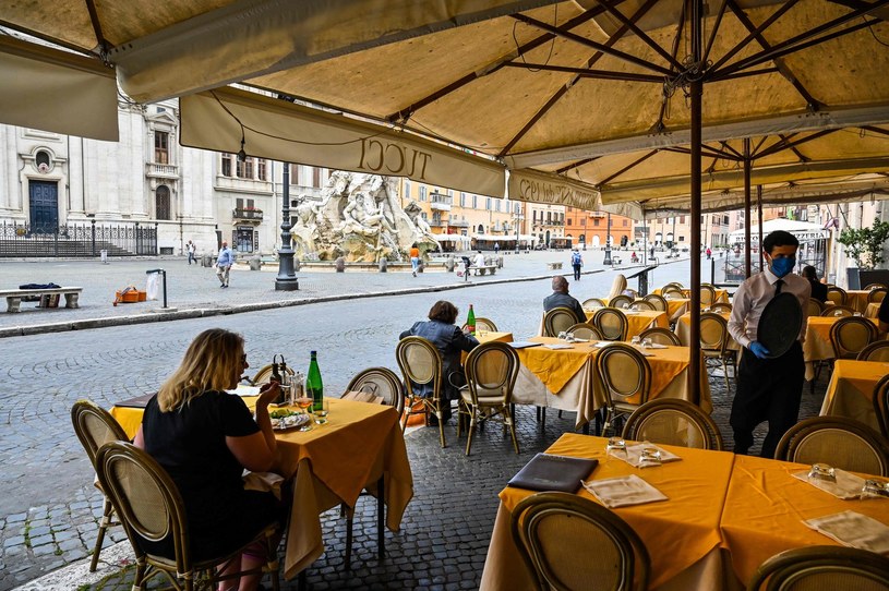Jesienią 70 proc. włoskich restauracji może zbankrutować /AFP