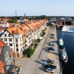 Jesienią zachwyca spokojem i jodem. Tę nadmorską perełkę uwielbiają seniorzy 