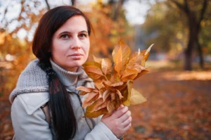 Jesienna chandra czy sezonowa depresja? Jak je odróżnić i kiedy szukać pomocy?