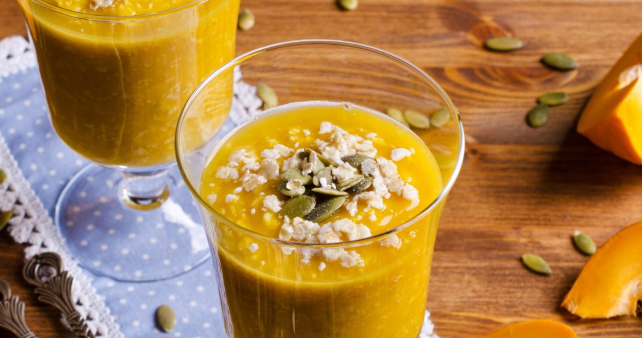 Jesienny koktajl dyniowy to świetne źródło beta-karotenu /ziashusha /123RF/PICSEL