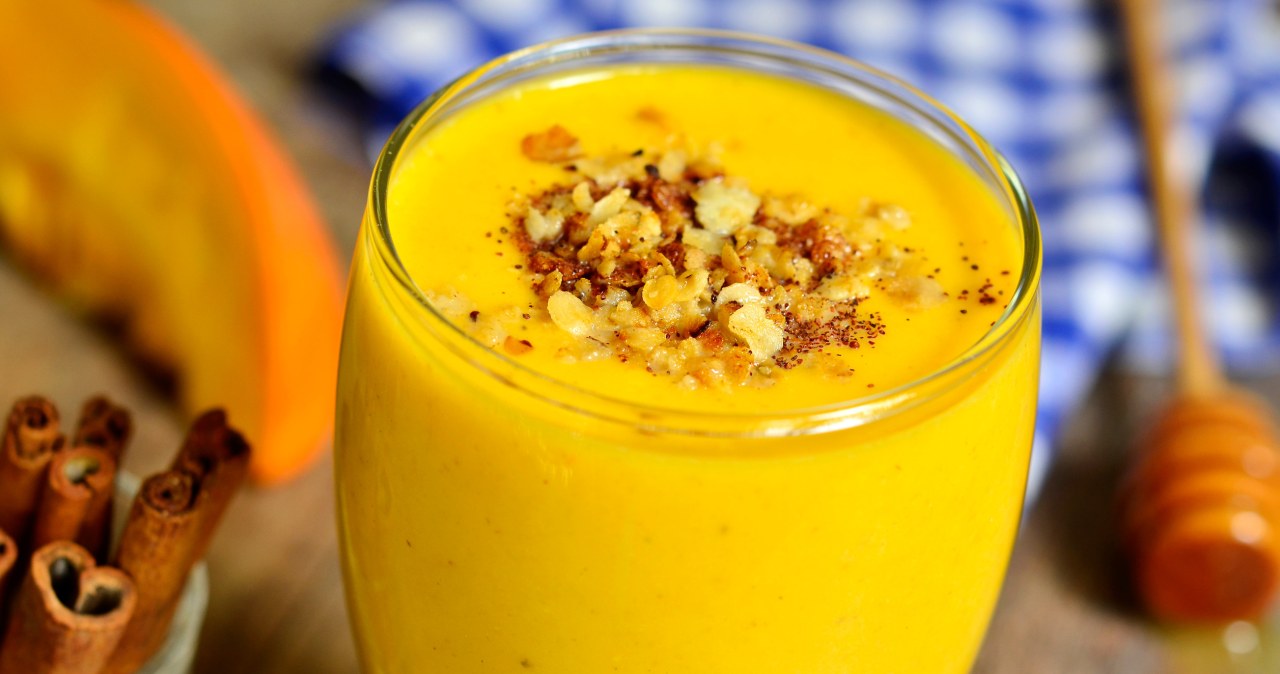 Jesienny koktajl pełny błonnik, witamin i minerałów. Pij zamiast kawy. /lilechka75 /123RF/PICSEL