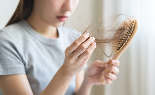 Jesienny problem z włosami? Te napoje mogą zdziałać cuda