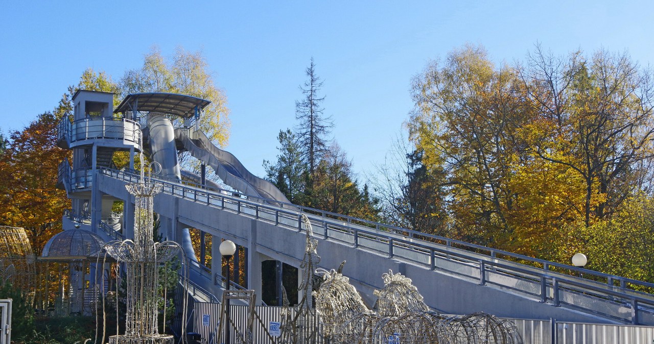 Jesienny Retro Park Światła pojawił się w jednym z najpopularniejszych miast uzdrowiskowych /Marek Bazak /East News