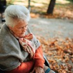 Jesienny spadek energii u seniorów. Tak odróżnisz zwykłe zmęczenie od objawów choroby