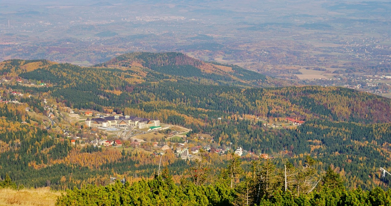 Jesienny widok na Karpacz /123RF/PICSEL
