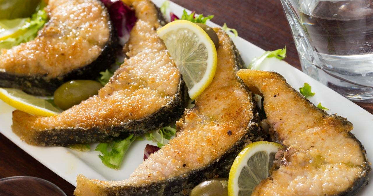 Jesiotr - nazywany rybą królewską - jest symbolem luksusu, głównie ze względu na swoją cenę /jackf /Canva Pro