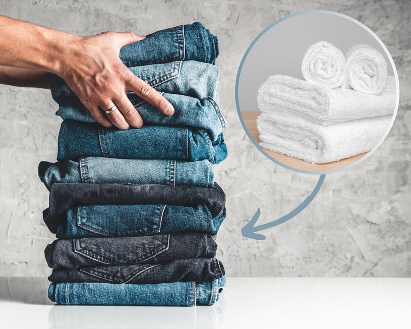 Jeśli chcemy, by jeansy szybciej wyschły, możemy użyć ręcznika i pozbyć się nadmiaru wody. Jak to zrobić? /Pixel