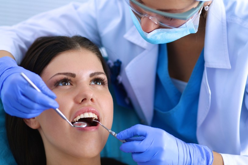Jeśli jednak pojawi się konieczność pójścia do dentysty w okresie laktacji, nie należy się tego obawiać i zwlekać /123RF/PICSEL