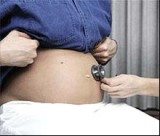 Jeśli kobieta zauważy u siebie objawy poronienia, musi natychmiast skontaktować się z lekarzem /INTERIA.PL