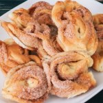 Jeśli lubisz racuchy, musisz je zrobić na tłusty czwartek. Zakręcone pączki z jabłkiem to karnawałowy hit