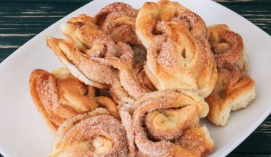 Jeśli lubisz racuchy, musisz je zrobić na tłusty czwartek. Zakręcone pączki z jabłkiem to karnawałowy hit