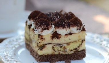Jeśli lubisz tiramisu, na sobotę zrób to ciasto. Goście będą prosić o przepis