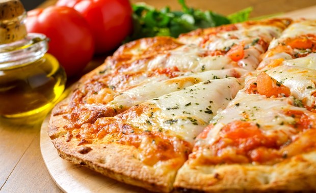 Jeśli marzysz o idealnej pizzy, warto trzymać się kilku zasad. Podpowiedział nam je mistrz z neapolitańskiej pizzerii