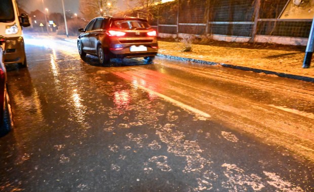 "Jeśli możesz, zostań w domu". Nowe alerty IMGW i RCB