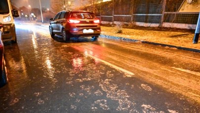 "Jeśli możesz, zostań w domu". Nowe alerty IMGW i RCB