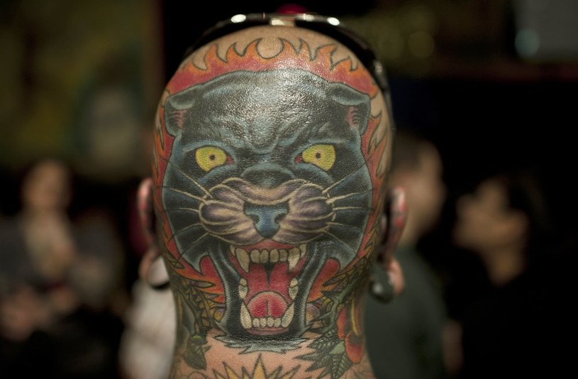 Jeśli nowe przepisy wejdą w życie, branża tatuażu we Francji zejdzie do podziemia /AFP